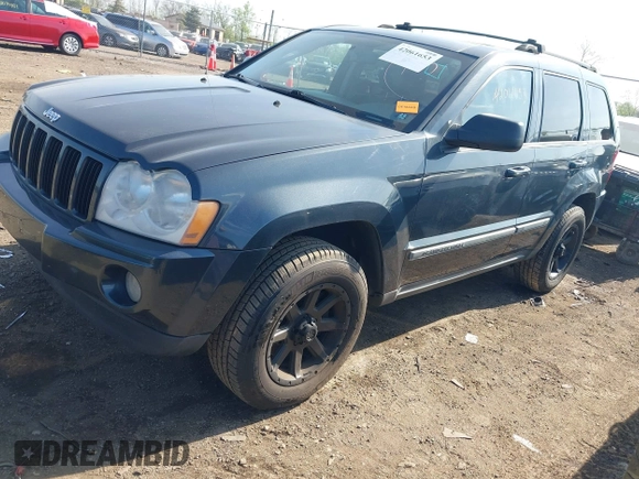 2007 Jeep Grand Cherokee Laredo with VIN 1J8GR48K77C582875, listed as a IAAI auction lot 42061653 with 259,767 mi miles. Bid and sale history available at carsss.com. Image 2.