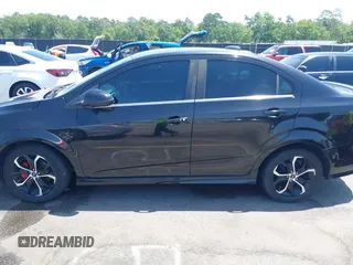 2019 Chevrolet Sonic LT z VIN 1G1JD5SBXK4148018, wystawiony jako IAAI lot #42258275 z przebiegiem 114 348 mil mil oraz . Historia ofert i sprzedaży dostępna na DreamBid. Obrazek 14.