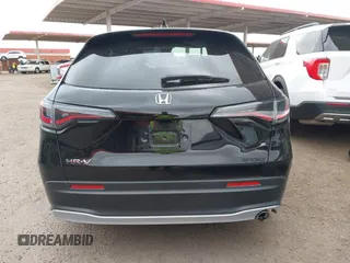 2024 Honda HR-V Sport z VIN 3CZRZ1H55RM707358, wystawiony jako IAAI lot #42190730 z przebiegiem 39 368 mil mil oraz . Historia ofert i sprzedaży dostępna na DreamBid. Obrazek 16.