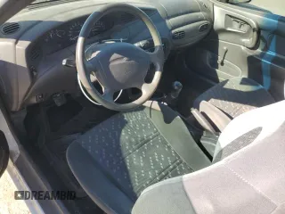 2003 Ford ZX2 ZX2 Standard z VIN 3FAFP11383R109420, wystawiony jako Copart lot #88790715 z przebiegiem 141 902 mil mil oraz Szkody całkowita. Historia ofert i sprzedaży dostępna na DreamBid. Obrazek 8.
