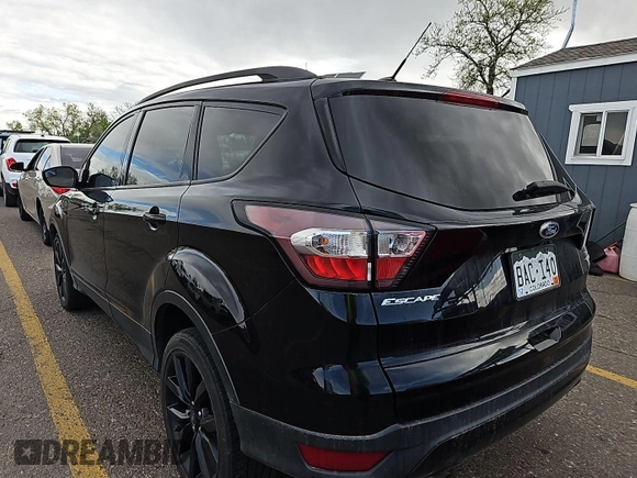 2018 Ford Escape SE z VIN 1FMCU9GDXJUA69802, wystawiony jako IAAI lot #42413413 z przebiegiem 92 564 mil mil oraz . Historia ofert i sprzedaży dostępna na DreamBid. Obrazek 1.