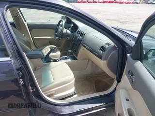 2007 Mercury Milan Premier with VIN 3MEHM02107R613757, listed as a IAAI auction lot 42732989 with 130,400 mi miles and . Bid and sale history available at DreamBid. Image 5.