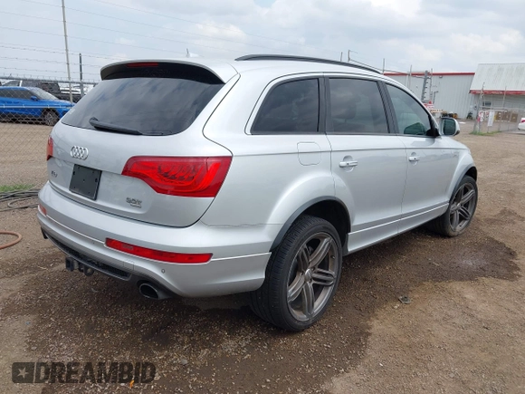 2015 Audi Q7 S line Prestige с VIN WA1DGAFE3FD014444, выставлен на аукционе IAAI как лот 42402252 с пробегом Не указан миль и . История ставок и продаж доступна на DreamBid. Изображение 4.