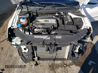 2014 Volkswagen CC Sport with VIN WVWBN7AN4EE525005, listed as a Copart auction lot 41372125 with 104,646 mi miles and Salvage Title. Bid and sale history available at carsss.com. Image 11.