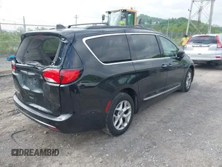 2017 Chrysler Pacifica Touring L z VIN 2C4RC1BG4HR534733, wystawiony jako IAAI lot #42286142 z przebiegiem 85 471 mil mil oraz . Historia ofert i sprzedaży dostępna na DreamBid. Obrazek 4.