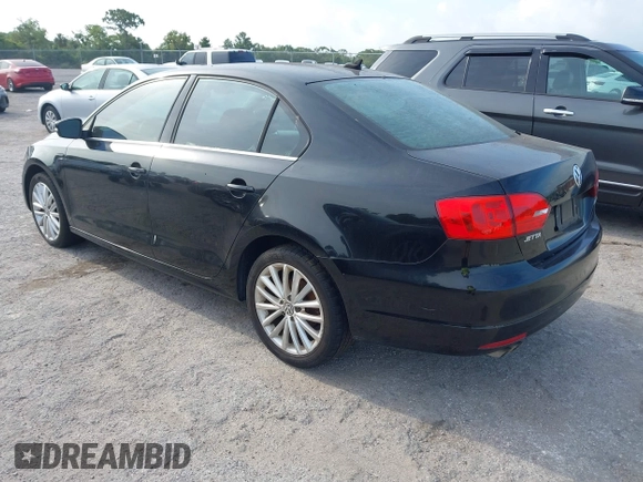 2011 Volkswagen Jetta SEL с VIN 3VWLX7AJ6BM394822, выставлен на аукционе IAAI как лот 42360987 с пробегом 173 310 миль миль и . История ставок и продаж доступна на DreamBid. Изображение 3.