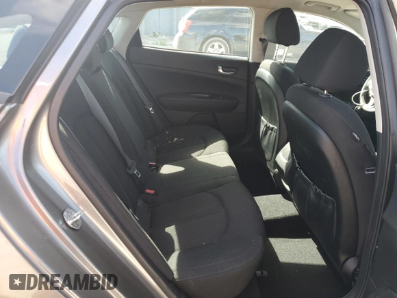 2017 Kia Optima LX z VIN 5XXGT4L37HG142309, wystawiony jako Copart lot #61533985 z przebiegiem 66 970 mil mil oraz Nie do naprawy • Non repairable. Historia ofert i sprzedaży dostępna na DreamBid. Obrazek 11.