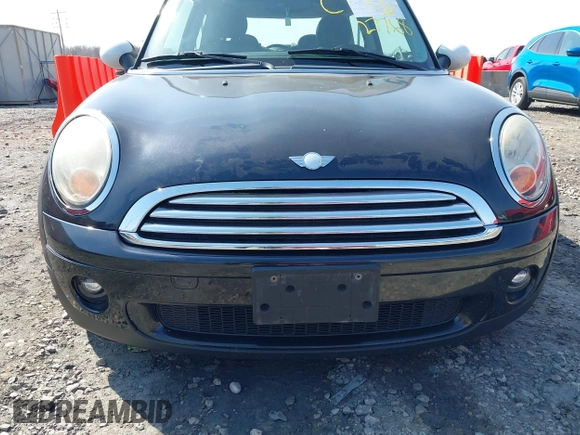 2007 MINI Hardtop with VIN WMWMF33567TT53664, listed as a IAAI auction lot 42027768 with 75,970 mi miles and . Bid and sale history available at DreamBid. Image 6.