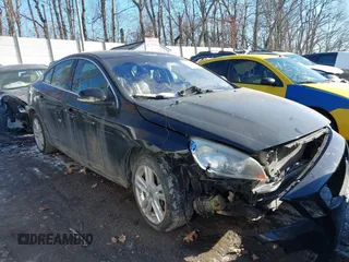 2013 Volvo S60 T5 with VIN YV1612FH7D2175608, listed as a IAAI auction lot 41418185 with 158,470 mi miles. Bid and sale history available at carsss.com. Image 1.