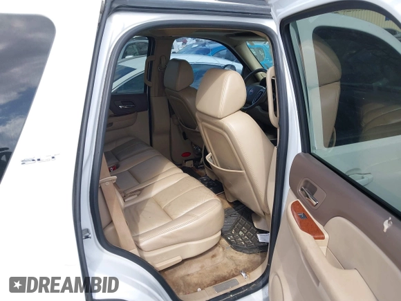 2008 GMC Yukon SLT w/4SB with VIN 1GKFC130X8R120662, listed as a IAAI auction lot 41724938 with 234,848 mi miles. Bid and sale history available at carsss.com. Image 8.