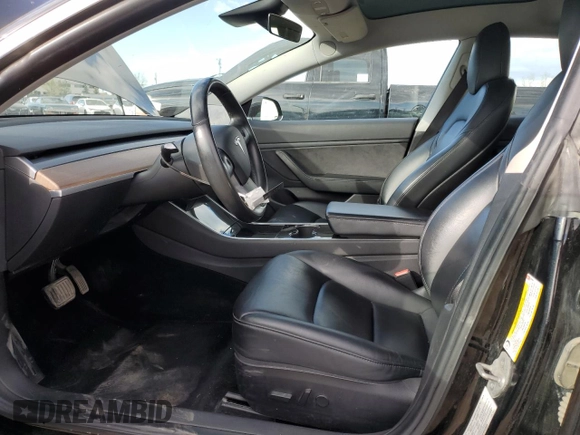 2019 Tesla Model 3 Mid Range z VIN 5YJ3E1EA7KF420025, wystawiony jako Copart lot #56149015 z przebiegiem 253 771 mil mil oraz Szkoda całkowita • Salvage title. Historia ofert i sprzedaży dostępna na DreamBid. Obrazek 7.