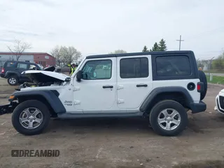 2020 Jeep Wrangler Unlimited Sport S z VIN 1C4HJXDG6LW241594, wystawiony jako IAAI lot #42045756 z przebiegiem 98 642 mil mil oraz . Historia ofert i sprzedaży dostępna na DreamBid. Obrazek 14.
