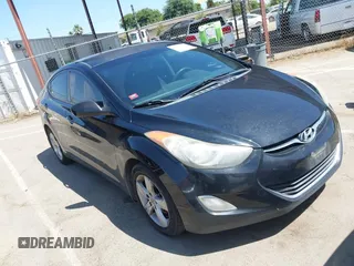 2013 Hyundai Elantra GLS z VIN 5NPDH4AE1DH239917, wystawiony jako IAAI lot #42532277 z przebiegiem 211 058 mil mil oraz . Historia ofert i sprzedaży dostępna na DreamBid. Obrazek 1.