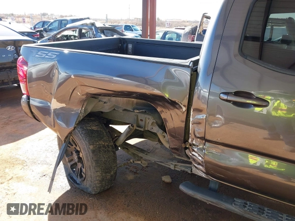 2021 Toyota Tacoma SR z VIN 5TFAX5GN0MX193133, wystawiony jako IAAI lot #41758415 z przebiegiem 25 827 mil mil oraz . Historia ofert i sprzedaży dostępna na DreamBid. Obrazek 6.