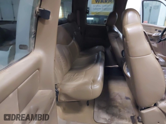 2000 GMC Sierra 2500 SLE z VIN 1GTGK29U5YZ195420, wystawiony jako IAAI lot #41440301 z przebiegiem 212 149 mil mil oraz . Historia ofert i sprzedaży dostępna na DreamBid. Obrazek 8.