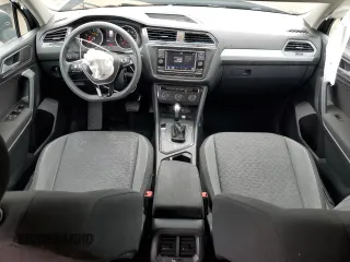2019 Volkswagen Tiguan S z VIN 3VV1B7AX5KM163781, wystawiony jako Copart lot #53992325 z przebiegiem 81 585 mil mil oraz Szkoda całkowita • Salvage title. Historia ofert i sprzedaży dostępna na DreamBid. Obrazek 8.