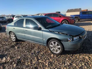 2005 Volvo S60 with VIN YV1RS592652436053, listed as a Copart auction lot 43177585 with 155,537 mi miles and Salvage Title. Bid and sale history available at carsss.com. Image 4.