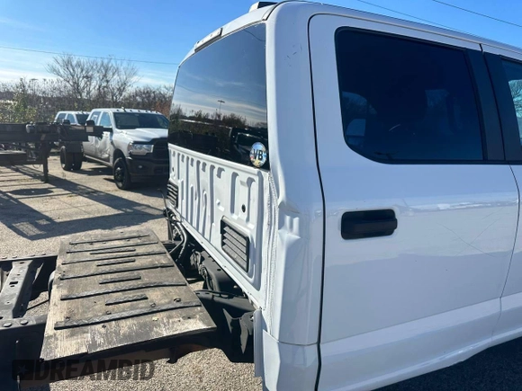 2022 Ford F-350 XL with VIN 1FD8W3HT5NEE12597, listed as a Copart auction lot 87929005 with 69,996 mi miles and Clean Title. Bid and sale history available at DreamBid. Image 4.