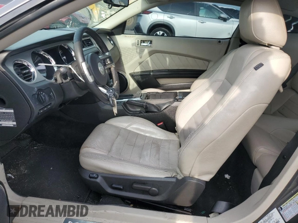 2010 Ford Mustang V6 с VIN 1ZVBP8AN8A5173733, выставлен на аукционе Copart как лот 56550295 с пробегом 217 597 миль миль и Чистый • Clean title. История ставок и продаж доступна на DreamBid. Изображение 7.