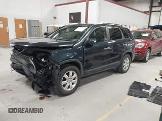 2013 Kia Sorento LX z VIN 5XYKT4A61DG371260, wystawiony jako IAAI lot #42045122 z przebiegiem 120 707 mil mil oraz . Historia ofert i sprzedaży dostępna na DreamBid. Obrazek 18.