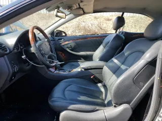 2004 Mercedes-Benz CLK 320 z VIN WDBTK65G84T026722, wystawiony jako Copart lot #47794365 z przebiegiem 115 359 mil mil oraz Tytuł czysty. Historia ofert i sprzedaży dostępna na DreamBid. Obrazek 7.