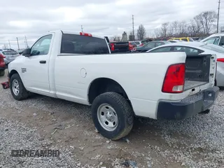 2019 Ram 1500 Tradesman z VIN 3C6JR6DG2KG705859, wystawiony jako IAAI lot #41716700 z przebiegiem 128 721 mil mil oraz . Historia ofert i sprzedaży dostępna na DreamBid. Obrazek 13.