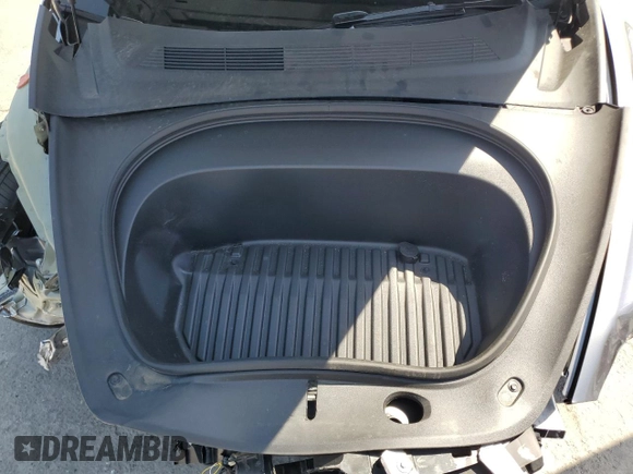 2024 Tesla Model 3 z VIN 5YJ3E1EA8RF870082, wystawiony jako Copart lot #51914895 z przebiegiem 4 353 mil mil oraz Szkoda całkowita • Salvage title. Historia ofert i sprzedaży dostępna na DreamBid. Obrazek 12.