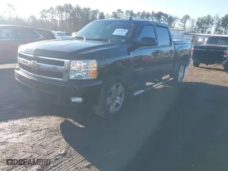 2008 Chevrolet Silverado 1500 LTZ with VIN 3GCEK13Y68G261227, listed as a IAAI auction lot 41524292 with 484,220 mi miles. Bid and sale history available at carsss.com. Image 17.