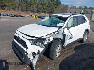 2019 Toyota RAV4 XLE with VIN JTMP1RFVXKD014440, listed as a IAAI auction lot 41877070 with 1 mi miles. Bid and sale history available at carsss.com. Image 17.