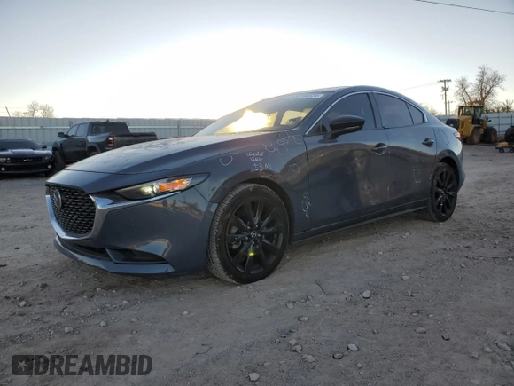 2022 Mazda 3 Carbon Edition z VIN 3MZBPACL0NM300509, wystawiony jako Copart lot #82294524 z przebiegiem 43 367 mil mil oraz Szkoda całkowita • Salvage title. Historia ofert i sprzedaży dostępna na DreamBid. Obrazek 1.