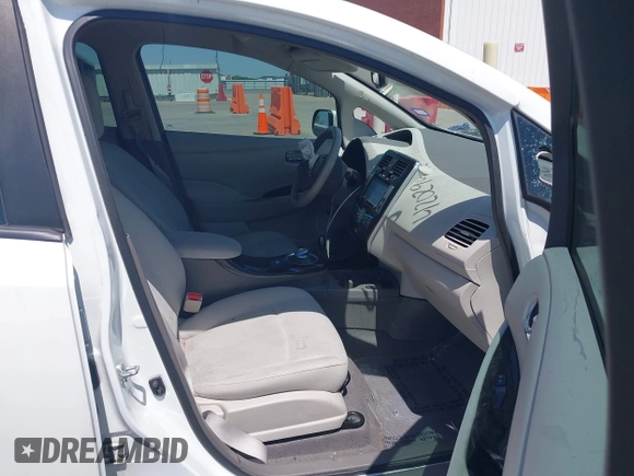 2013 Nissan LEAF SL z VIN 1N4AZ0CP8DC413085, wystawiony jako IAAI lot #42029432 z przebiegiem 62 076 mil mil oraz . Historia ofert i sprzedaży dostępna na DreamBid. Obrazek 5.