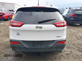 2017 Jeep Cherokee Latitude z VIN 1C4PJLCS9HW643000, wystawiony jako IAAI lot #41459737 z przebiegiem 125 781 mil mil oraz . Historia ofert i sprzedaży dostępna na DreamBid. Obrazek 17.