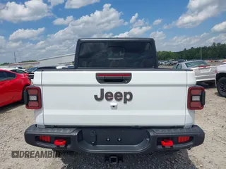 2024 Jeep Gladiator Rubicon z VIN 1C6JJTBG5RL110865, wystawiony jako IAAI lot #42104829 z przebiegiem 6 815 mil mil oraz . Historia ofert i sprzedaży dostępna na DreamBid. Obrazek 16.