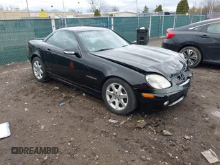 2002 Mercedes-Benz SLK 230 Kompressor z VIN WDBKK49F62F265232, wystawiony jako IAAI lot #41847375 z przebiegiem 97 725 mil mil oraz . Historia ofert i sprzedaży dostępna na DreamBid. Obrazek 1.
