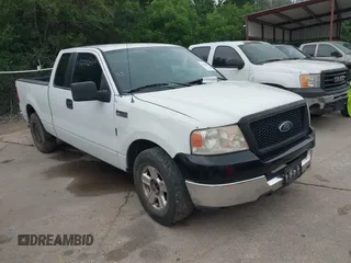 2005 Ford F-150 XLT with VIN 1FTPX12505FA38387, listed as a IAAI auction lot 42102959 with 224,788 mi miles. Bid and sale history available at carsss.com. Image 1.