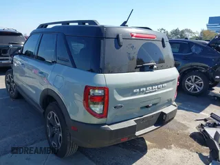 2024 Ford Bronco Sport Outer Banks z VIN 3FMCR9C60RRE22396, wystawiony jako IAAI lot #41671001 z przebiegiem 8 733 mil mil oraz . Historia ofert i sprzedaży dostępna na DreamBid. Obrazek 3.