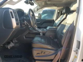 2016 GMC Sierra 3500HD Denali z VIN 1GT42YE8XGF253052, wystawiony jako Copart lot #68466894 z przebiegiem 103 056 mil mil oraz Szkoda całkowita • Salvage title. Historia ofert i sprzedaży dostępna na DreamBid. Obrazek 7.