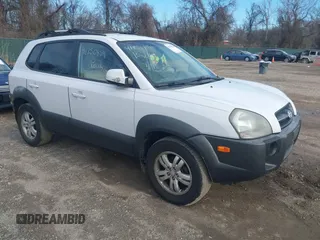 2008 Hyundai Tucson SE with VIN KM8JN12D18U914379, listed as a IAAI auction lot 41750854 with 125,439 mi miles. Bid and sale history available at carsss.com. Image 1.