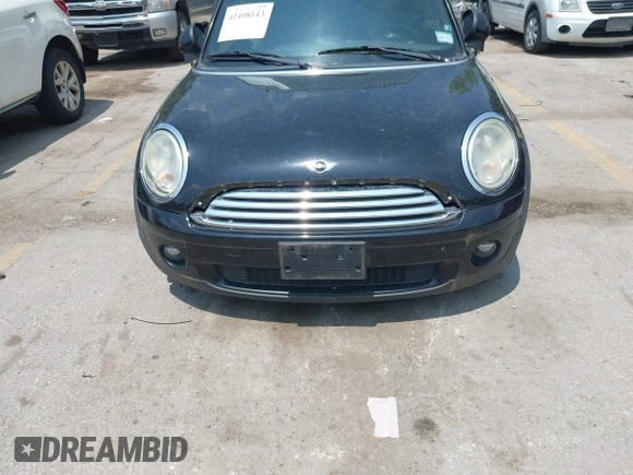 2010 MINI Convertible z VIN WMWMR3C51ATU97251, wystawiony jako IAAI lot #42408143 z przebiegiem 117 315 mil mil oraz . Historia ofert i sprzedaży dostępna na DreamBid. Obrazek 6.
