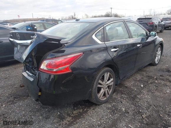 2013 Nissan Altima 3.5 SL with VIN 1N4BL3AP1DC118307, listed as a IAAI auction lot 41235680 with 131,079 mi miles. Bid and sale history available at carsss.com. Image 4.