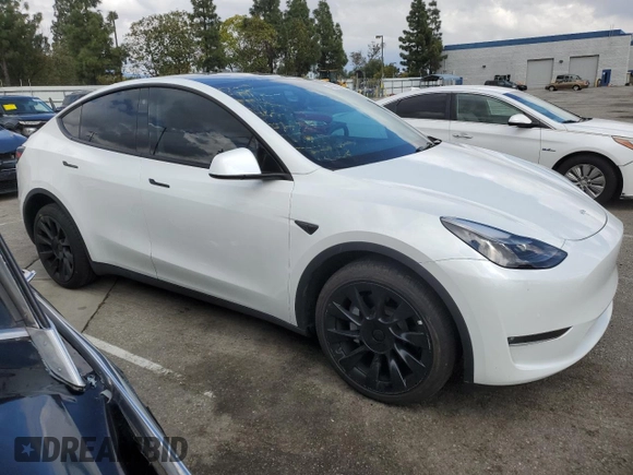 2022 Tesla Model Y Long Range with VIN 7SAYGDEE3NF558379, listed as a Copart auction lot 48594035 with 12,501 mi miles and Salvage Title. Bid and sale history available at carsss.com. Image 4.