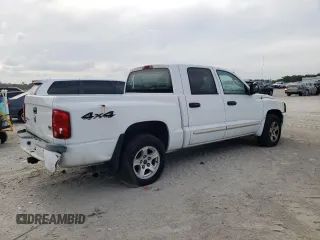 2005 Dodge Dakota SLT z VIN 1D7HW48N15S366026, wystawiony jako Copart lot #55510125 z przebiegiem 66 963 mil mil oraz Tytuł czysty. Historia ofert i sprzedaży dostępna na DreamBid. Obrazek 3.