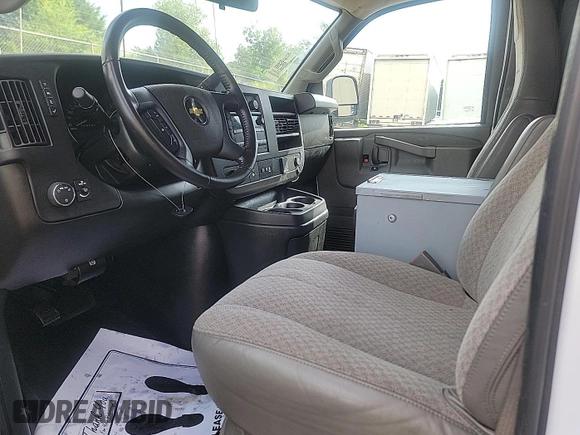 2022 Chevrolet Express Cargo z VIN 1GCWGAFP2N1259705, wystawiony jako IAAI lot #42558312 z przebiegiem 64 969 mil mil oraz . Historia ofert i sprzedaży dostępna na DreamBid. Obrazek 20.