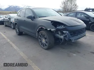 2017 Porsche Cayenne with VIN WP1AA2A25HKA87356, listed as a IAAI auction lot 41932764 with 120,967 mi miles. Bid and sale history available at carsss.com. Image 1.