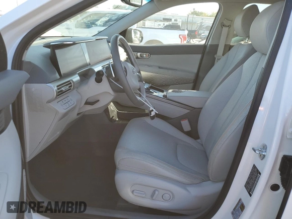 2021 Hyundai NEXO Limited z VIN KM8J84A61MU017049, wystawiony jako Copart lot #74327164 z przebiegiem 14 173 mil mil oraz Czysty tytuł • Clean title. Historia ofert i sprzedaży dostępna na DreamBid. Obrazek 7.