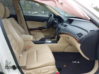 2010 Honda Crosstour EX-L z VIN 5J6TF2H55AL010444, wystawiony jako IAAI lot #42187788 z przebiegiem 217 940 mil mil oraz . Historia ofert i sprzedaży dostępna na DreamBid. Obrazek 5.