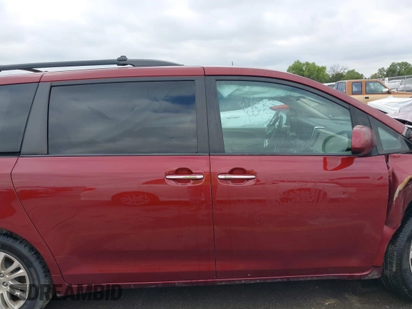 2015 Toyota Sienna XLE with VIN 5TDYK3DC0FS565597, listed as a IAAI auction lot 42062160 with 181,543 mi miles. Bid and sale history available at carsss.com. Image 14.