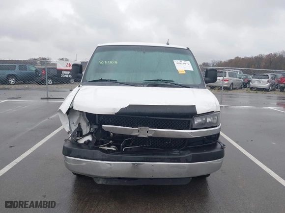 2012 Chevrolet Express Passenger 1LT with VIN 1GAZG1FG2C1158103, listed as a IAAI auction lot 40811071 with 264,063 mi miles. Bid and sale history available at carsss.com. Image 6.
