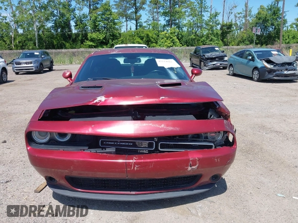 2017 Dodge Challenger SXT z VIN 2C3CDZAG8HH568476, wystawiony jako IAAI lot #42334027 z przebiegiem 161 515 mil mil oraz . Historia ofert i sprzedaży dostępna na DreamBid. Obrazek 6.