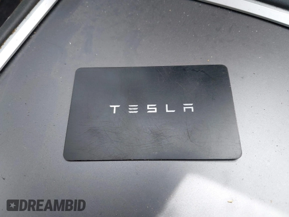 2021 Tesla Model 3 Standard Range Plus z VIN 5YJ3E1EA5MF977437, wystawiony jako IAAI lot #40297512 z przebiegiem 72 039 mil mil oraz . Historia ofert i sprzedaży dostępna na DreamBid. Obrazek 11.